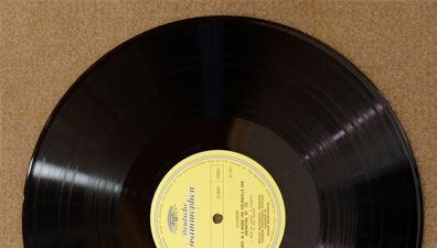 初中女生要买“黑胶”……